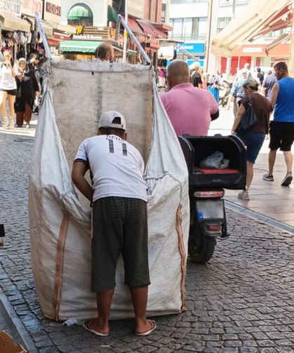 Eskişehir’de sokaklarda artan çocuk işçiliği dikkat çekti: “Yoksulluk olmasa çocuklar çalışmaz”