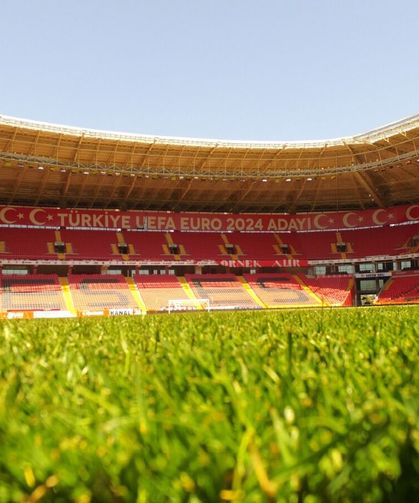 Eskişehirspor'un stadyumunda zemin krizi baş gösterdi