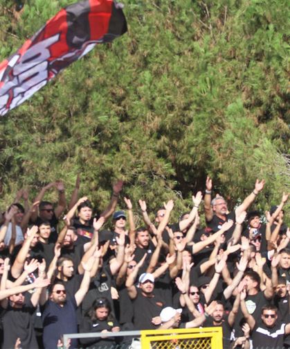 Her zorluğa rağmen takımın yanındalar