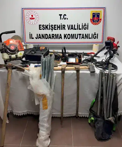 Eskişehir'de define ararken yakalandılar! Beylikova'da 5 şüpheli suçüstü