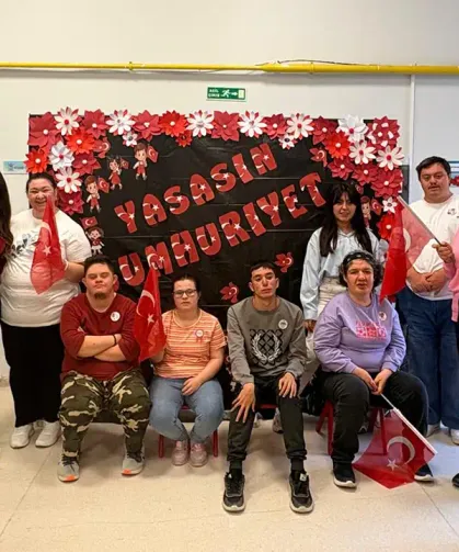 Eskişehir'de özel öğrencilerden Cumhuriyet Bayramı'na anlamlı kutlama