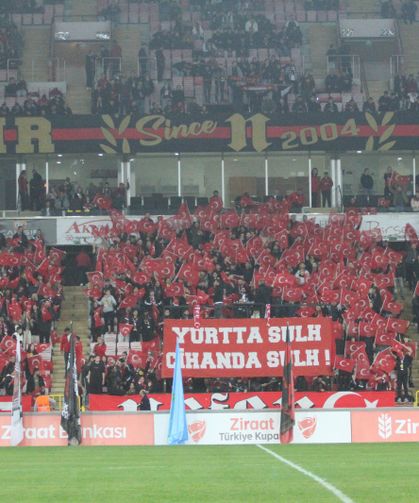 Eskişehirspor tribünlerinde Cumhuriyet coşkusu