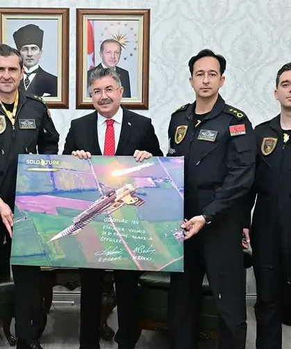 SOLOTÜRK ekibi Eskişehir’de Vali Yılmaz’ı ziyaret etti