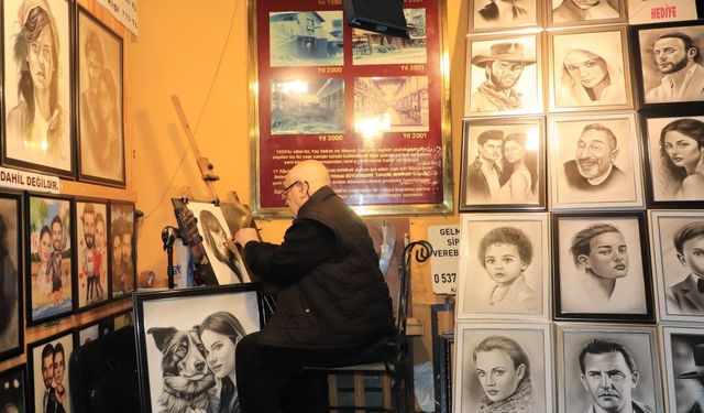 Eskişehir'de 77 yaşındaki ressam Haller'de gönülleri portreliyor
