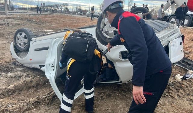 Afyon'da otomobil şarampole uçtu!