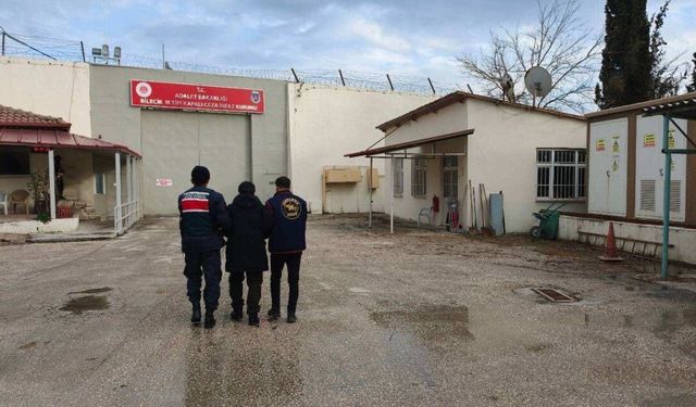 Sahte jandarma kendini ele verdi