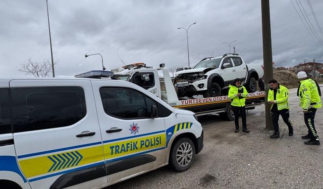 Kontrolden çıkan otomobil refüjden aşağı uçtu