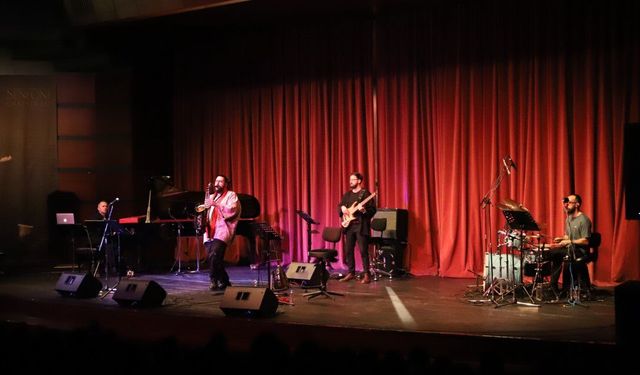 Anıl Şallıel müzikseverlere unutulmaz bir gece yaşattı