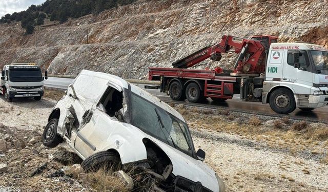 Afyonkarahisar’da feci kaza: 2 yaralı