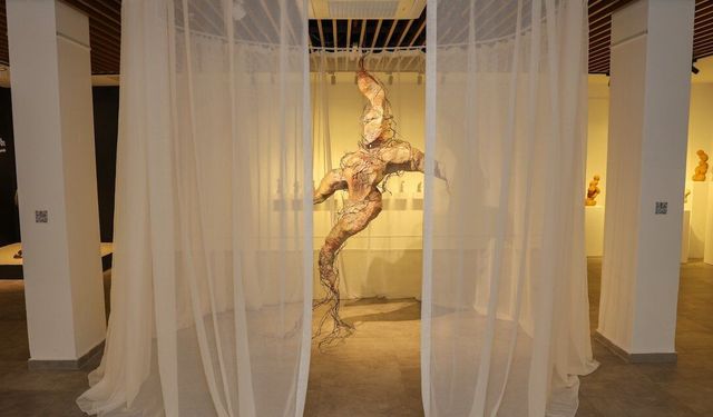 Eskişehir'de Sanat Sokağı’nda 'Varınca Ara' sergisi sanatseverlerle buluştu