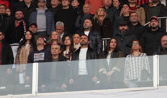 Teknik Direktör Rıza Çalımbay Eskişehirspor maçında