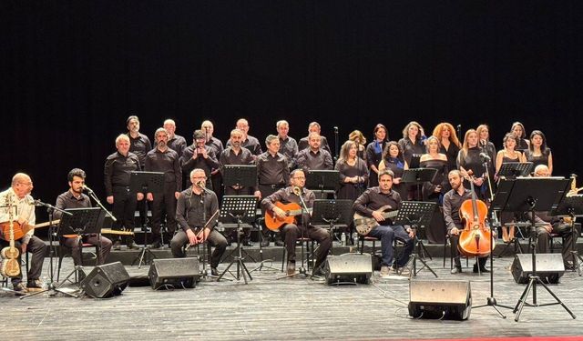 'Hayattan Sesler Korosu' ayakta alkışlandı