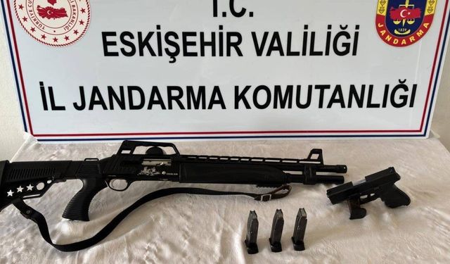 Eskişehir'de yasa dışı silah ticareti engellendi!