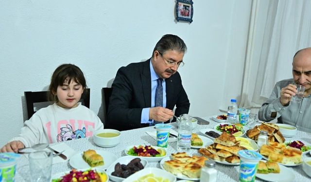 Vali Yılmaz iftarı vatandaşla birlikte açtı