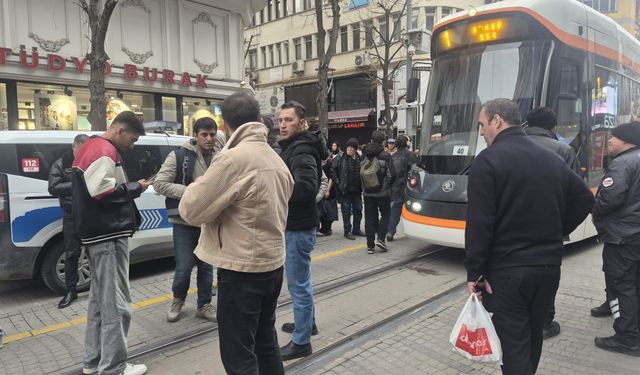 Eskişehir'de yaşlı adama tramvay çarptı