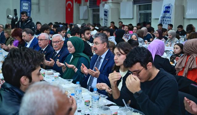 Vali Yılmaz öğrenciler ve gazilerle orucunu açtı