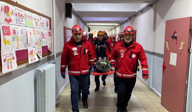 Eskişehir'de deprem tatbikatı gerçeğini aratmadı