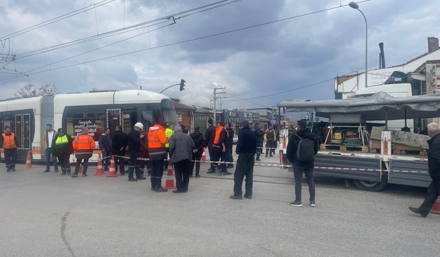 Eskişehir'de feci kaza: Tramvay raydan çıktı