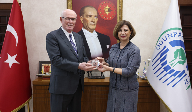 Ayşe Ünlüce’den Odunpazarı’na anlamlı ödül takdimi