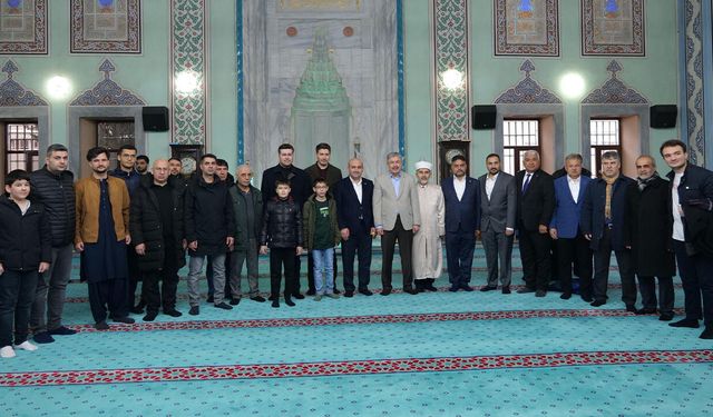 Başkan Albayrak vatandaşlarla bayramlaştı