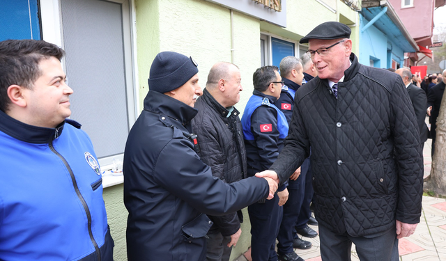 Başkan Kurt belediye personelleriyle bayramlaştı