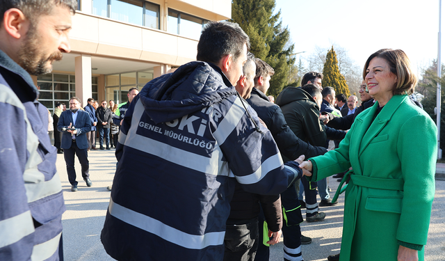 Başkan Ünlüce belediye personelleriyle bayramlaştı