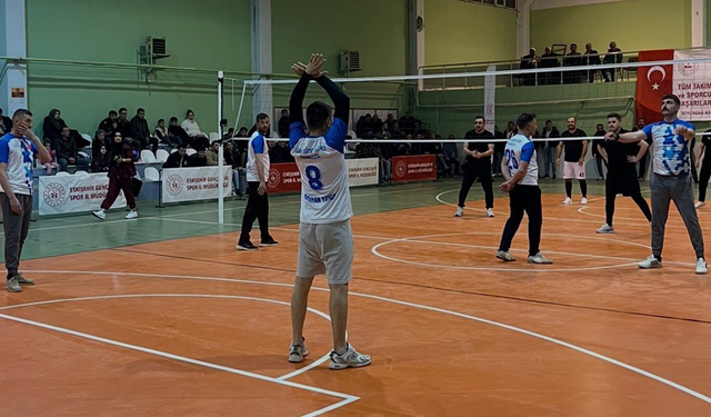 Beylikova'da Kurumlar Arası Voleybol Turnuvası başladı