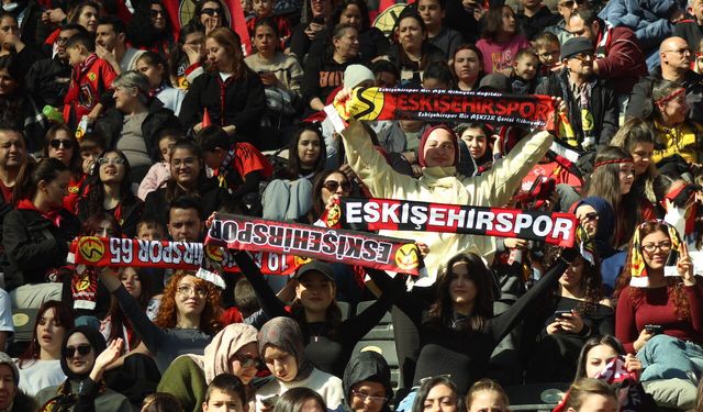 Eskişehirspor tribünlerinde birlik ve sevgi dikkat çekti
