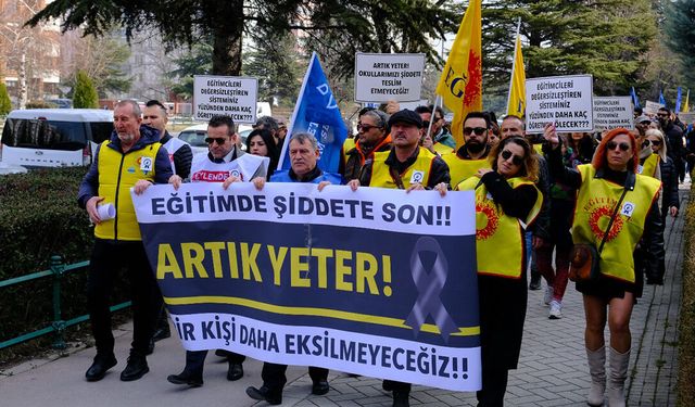 Öğretmenler Eskişehir İl Milli Eğitim Müdürlüğü’ne yürüdü