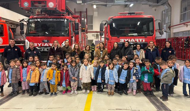 Eskişehir'de minikler itfaiye ekiplerini ziyaret etti