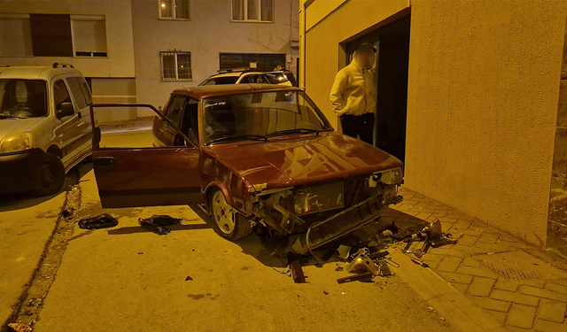 Eskişehir’de ayrılık krizi: Aracını paramparça etti