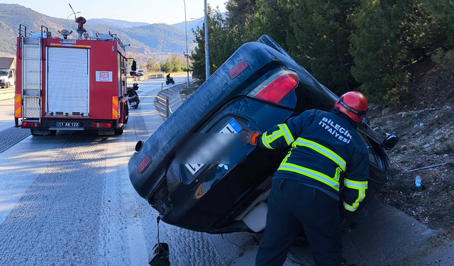 Otomobil su kanalına devrildi: 1 yaralı