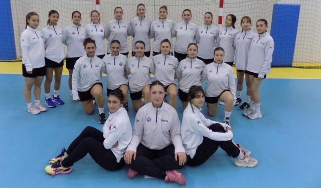 Eskişehir Hentbol'dan gövde gösterisi