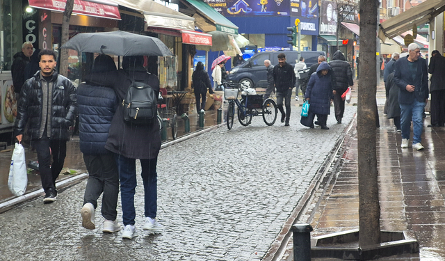 Eskişehir'de beklenen yağış etkisini gösterdi