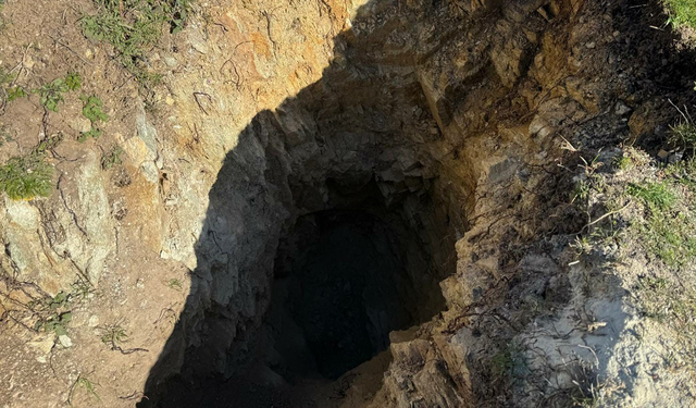 Eskişehir’de define avcıları metrelerce derinlikte çukur kazdı