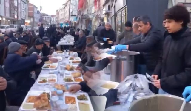 Eskişehir'de 1000 kişilik iftar düzenlediler
