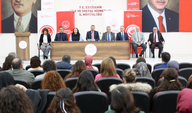 Eskişehir'de sosyal hizmet çalışanları bir araya geldi