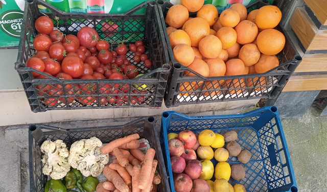 Eskişehir'de acı tablo: Vatandaş çürük sebze meyve alıyor