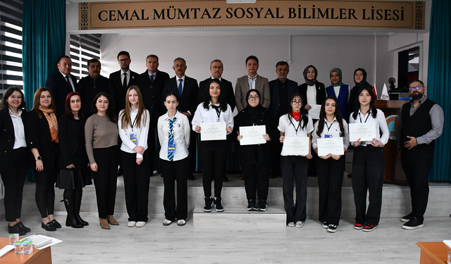 Eskişehirli öğrenciler usta yazarın dünyasına yolculuk yaptı