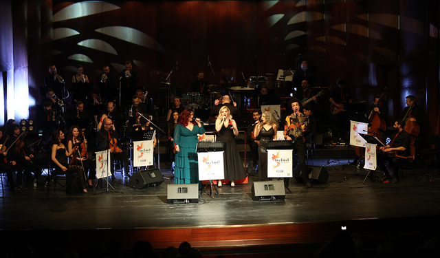 Firebird Orchestra konserine dinleyiciler tam not verdi