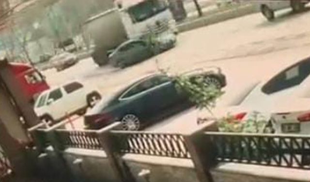 Tır ile otomobil çarpıştı: Yolda metrelerce sürüklendi