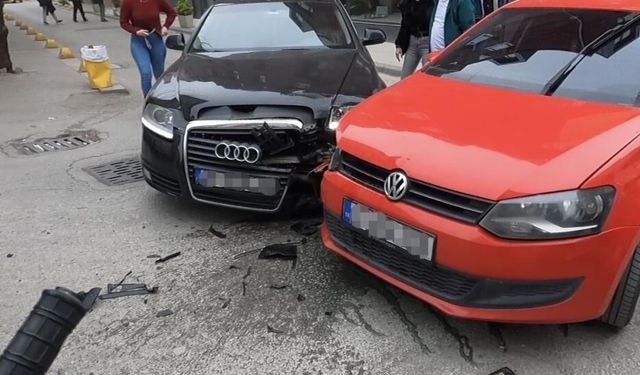 Eskişehir'de 2 araç birbirine girdi