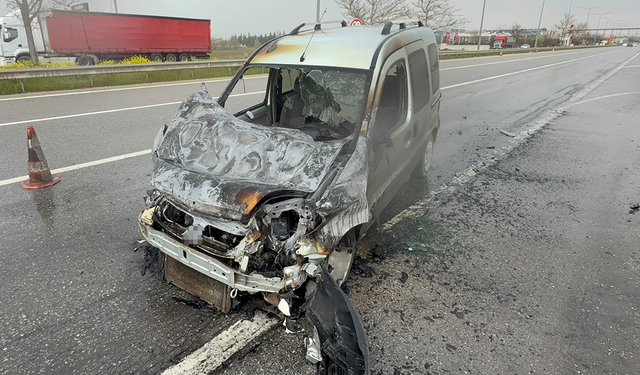 Eskişehir’de fenalaşan sürücü alevlerin ortasında kaldı