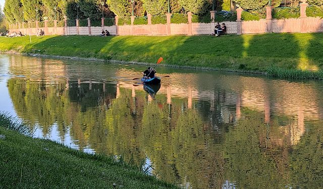 Eskişehir’de gençler güzel havanın tadını çıkardı