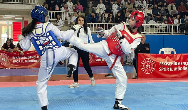 Eskişehir’de taekwondo müsabakalarında kıyasıya mücadele