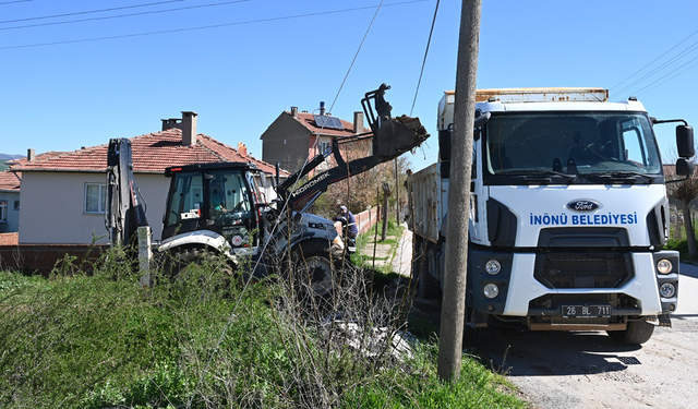 İnönü'de yol çalışmaları hız kesmeden devam ediyor