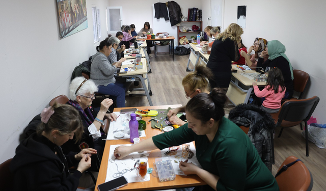 Odunpazarı'nda kadınlar hem öğreniyor hem üretiyor