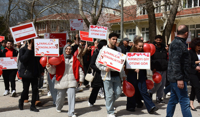 "Otizm İçin Kırmızı Kampüs Yürüyüşü" gerçekleşti