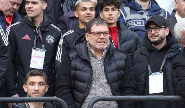 Teknik Patron Hakan Şapçı tribünde büyük sevinç yaşadı