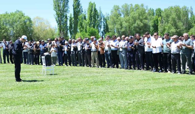 Eskişehir'de geniş katılımlı yağmur duası